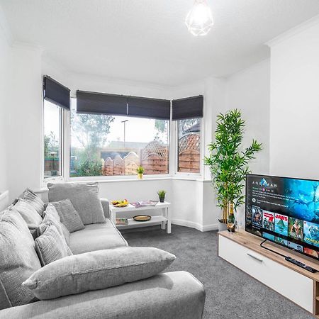 4 Bedroom House - Accommodates 7 - Garden - Parking - Netflix - Wifi - 559T Birmingham Dış mekan fotoğraf