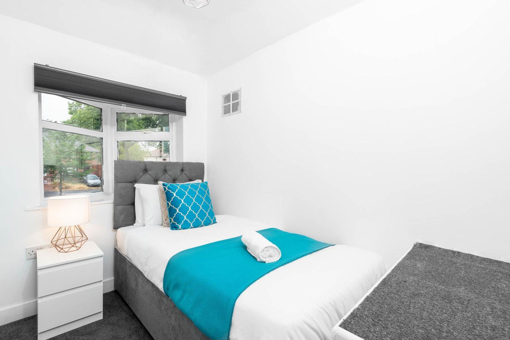 4 Bedroom House - Accommodates 7 - Garden - Parking - Netflix - Wifi - 559T Birmingham Dış mekan fotoğraf
