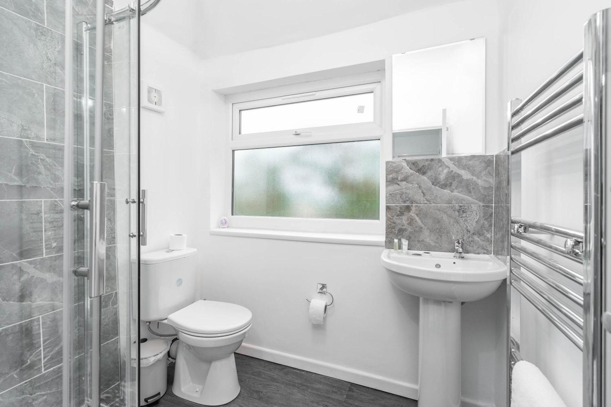 4 Bedroom House - Accommodates 7 - Garden - Parking - Netflix - Wifi - 559T Birmingham Dış mekan fotoğraf