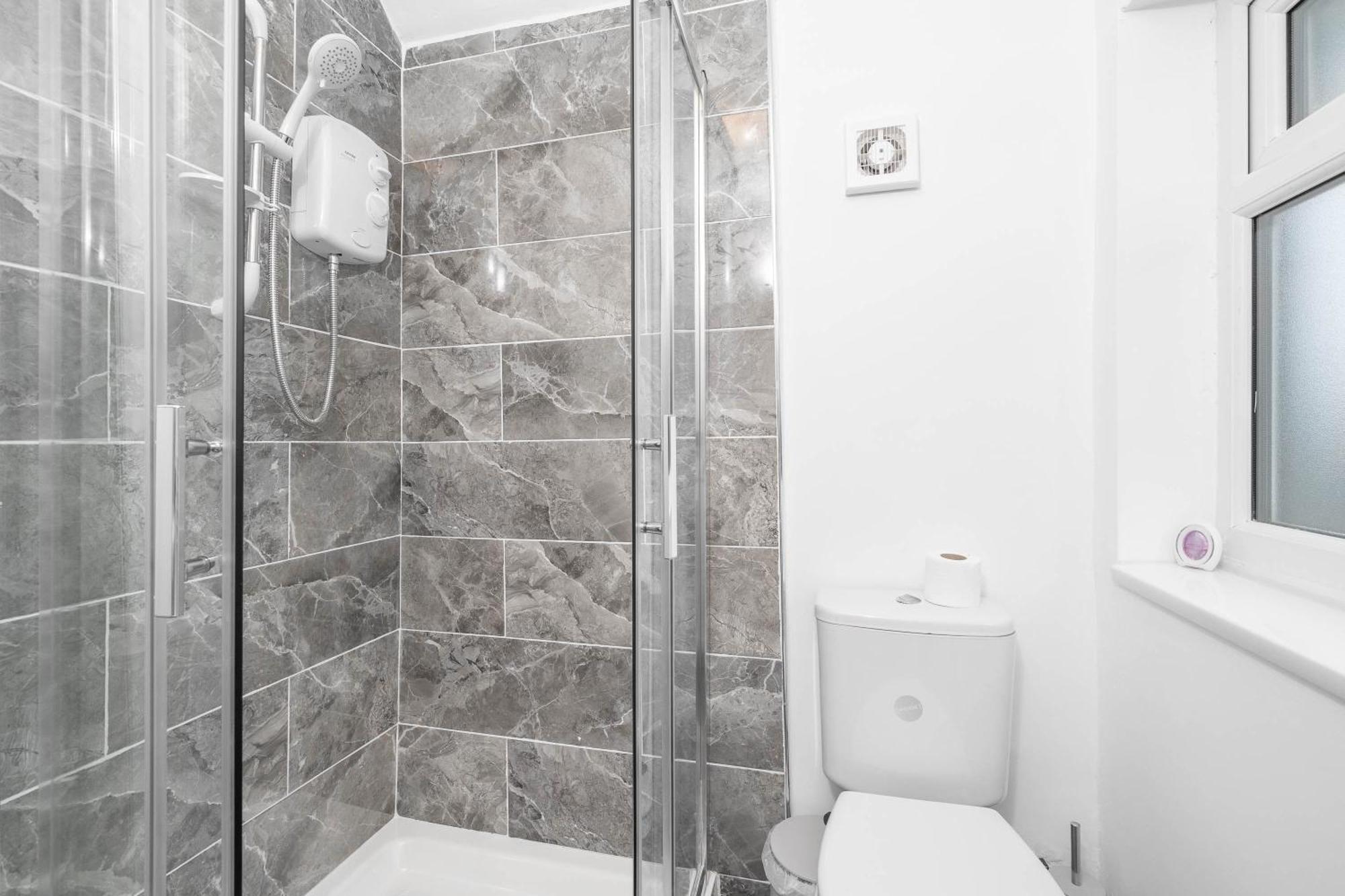 4 Bedroom House - Accommodates 7 - Garden - Parking - Netflix - Wifi - 559T Birmingham Dış mekan fotoğraf