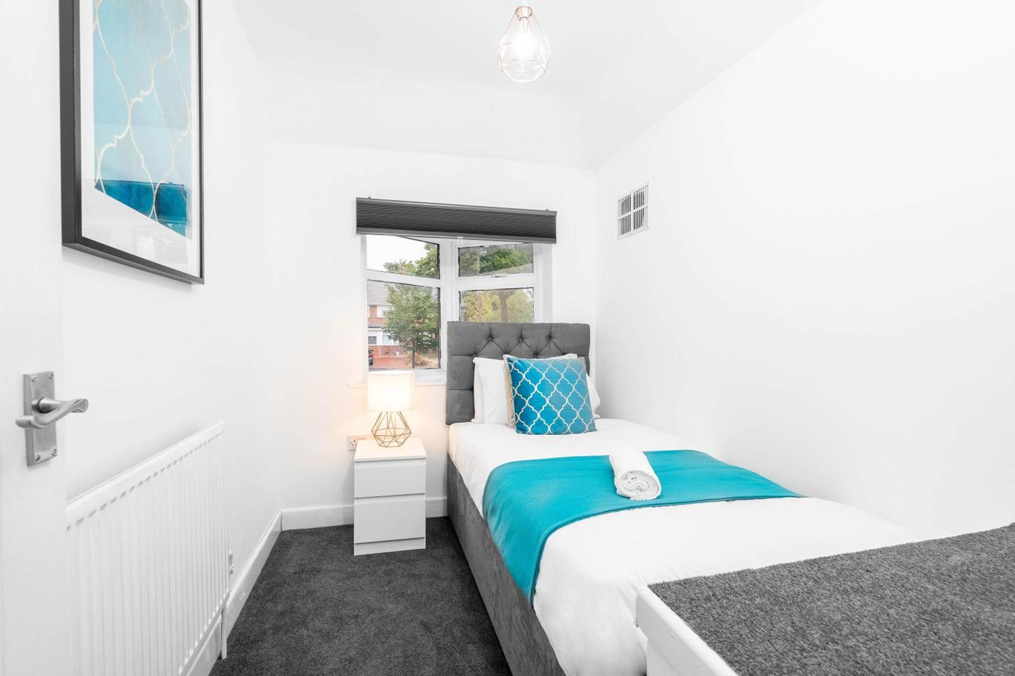 4 Bedroom House - Accommodates 7 - Garden - Parking - Netflix - Wifi - 559T Birmingham Dış mekan fotoğraf