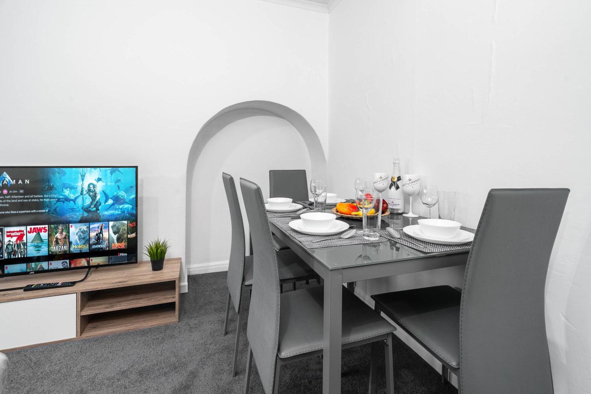 4 Bedroom House - Accommodates 7 - Garden - Parking - Netflix - Wifi - 559T Birmingham Dış mekan fotoğraf