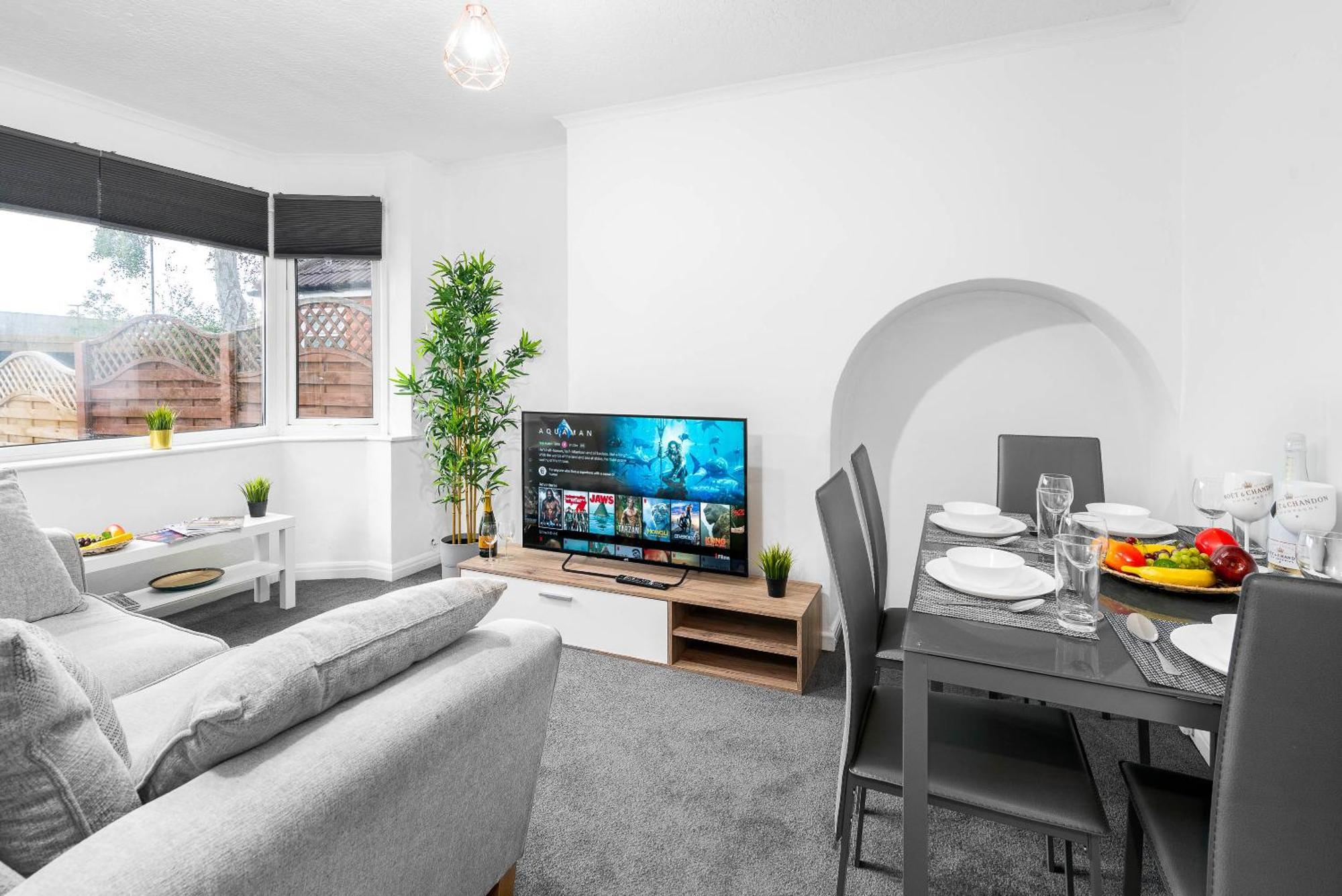 4 Bedroom House - Accommodates 7 - Garden - Parking - Netflix - Wifi - 559T Birmingham Dış mekan fotoğraf